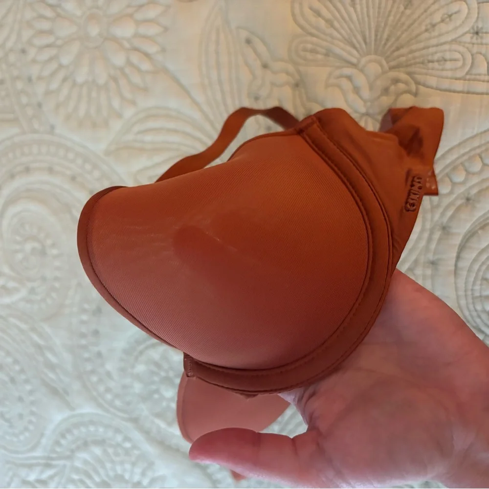 SKIMS 30D Unlined Bra - Picture 4 of 5